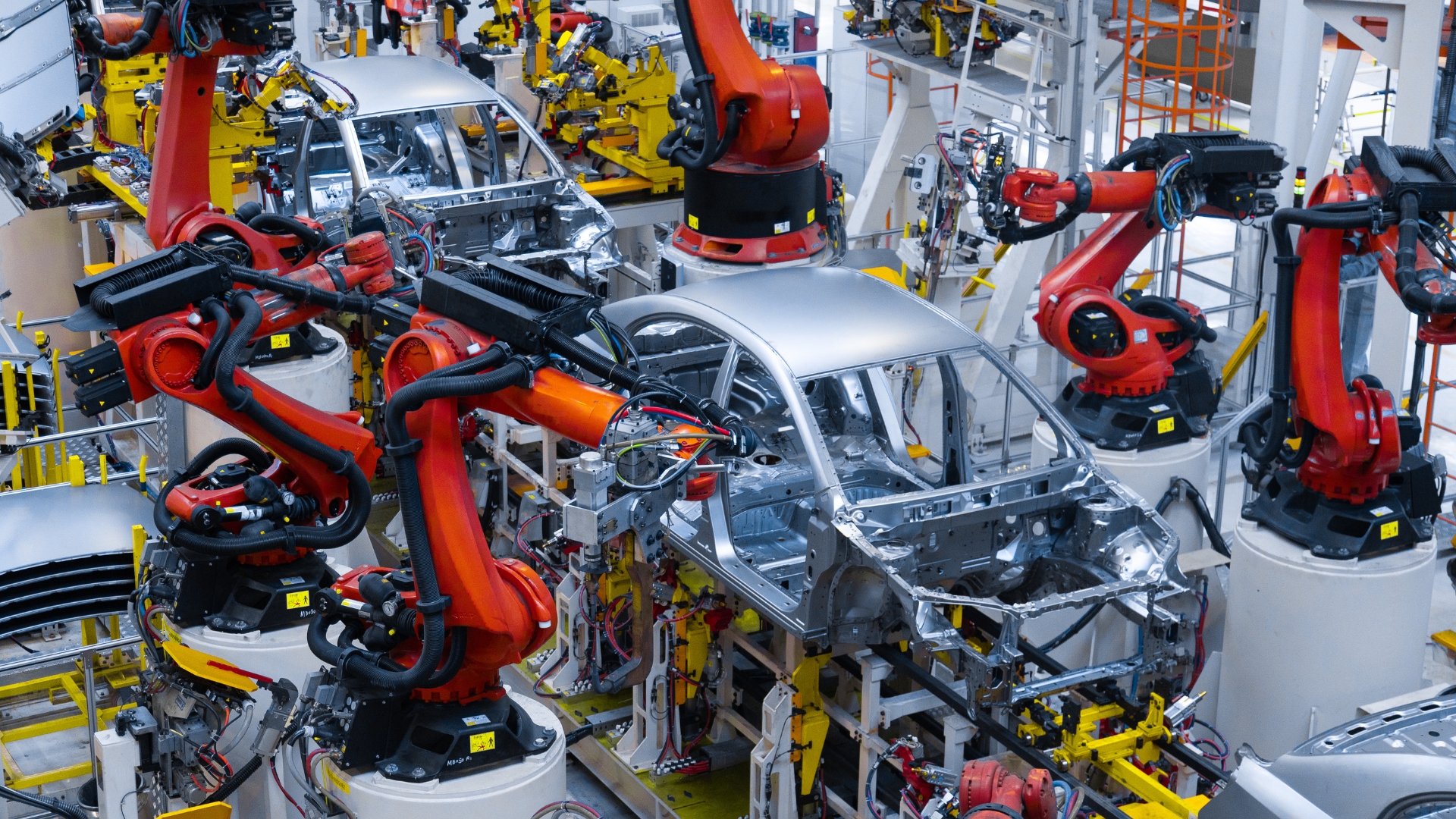 Green Deal, i produttori di auto aumentano il pressing. Spalleggiati dal cancelliere Merz