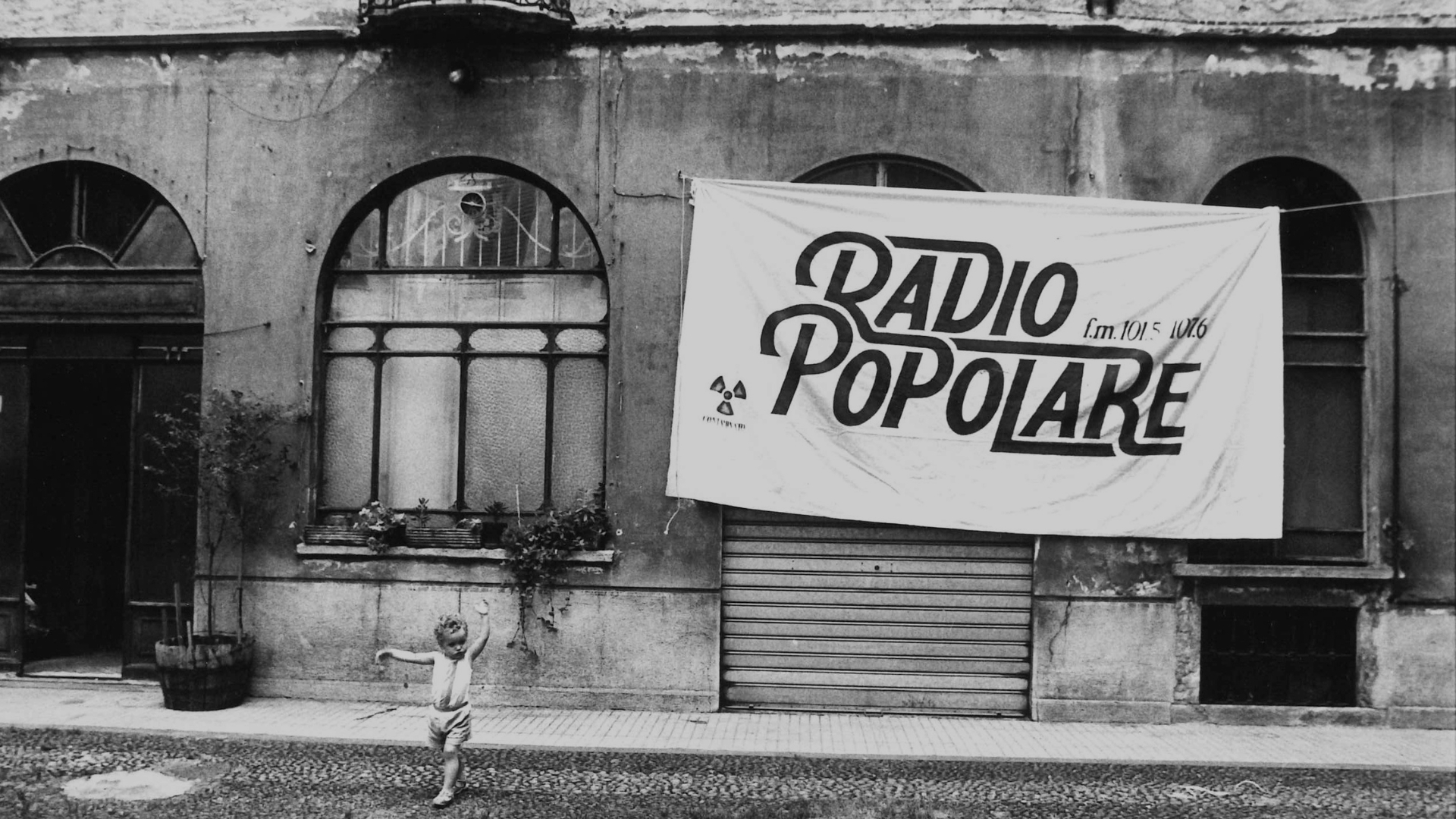 Una mostra fotografica ripercorre i 50 anni di Radio Popolare slider