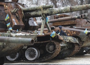 Trump ostenta ottimismo sull’Ucraina: il nodo del Donbass rimane irrisolto e manca il sì di Mosca