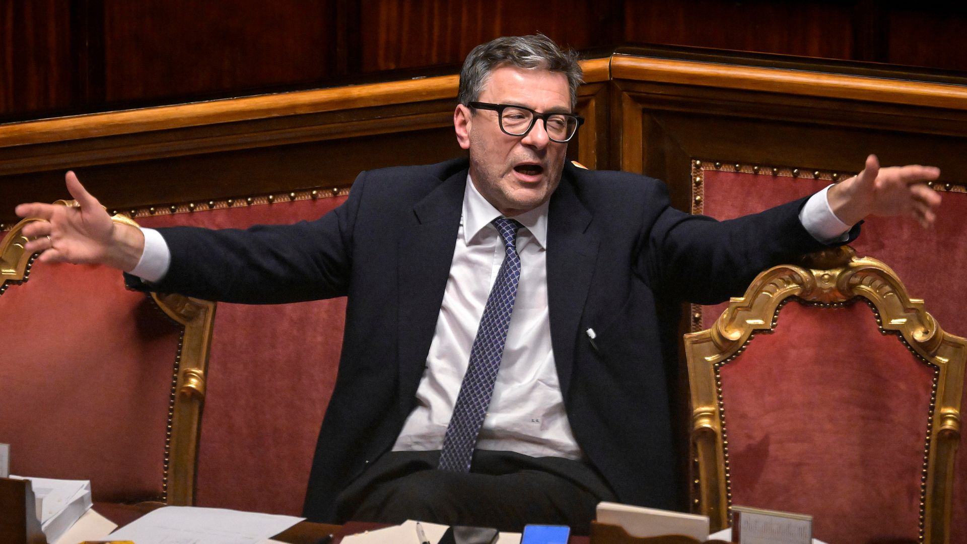 Il regalo alle imprese del governo, che legalizza il lavoro povero e si accanisce sui lavoratori sottopagati
