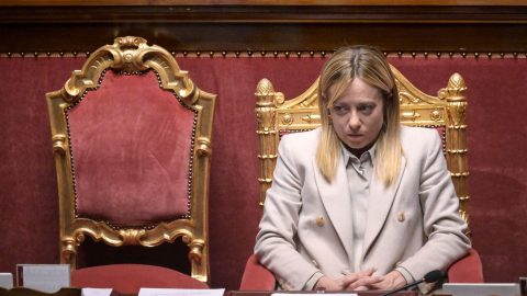 Meloni difende l'Ucraina a parole ma non dà niente. E frena sugli asset come vuole Trump