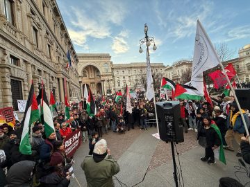 In piazza della Scala vanno in scena la “Prima popolare” e le contraddizioni di Milano