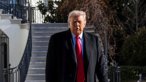 Trump invita gli iraniani ad abbattere il regime degli Ayatollah e promette l’aiuto USA