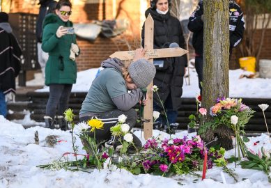 Minneapolis. Agente dell’ICE uccide una donna. Trump lo difende, per i dem è omicidio
