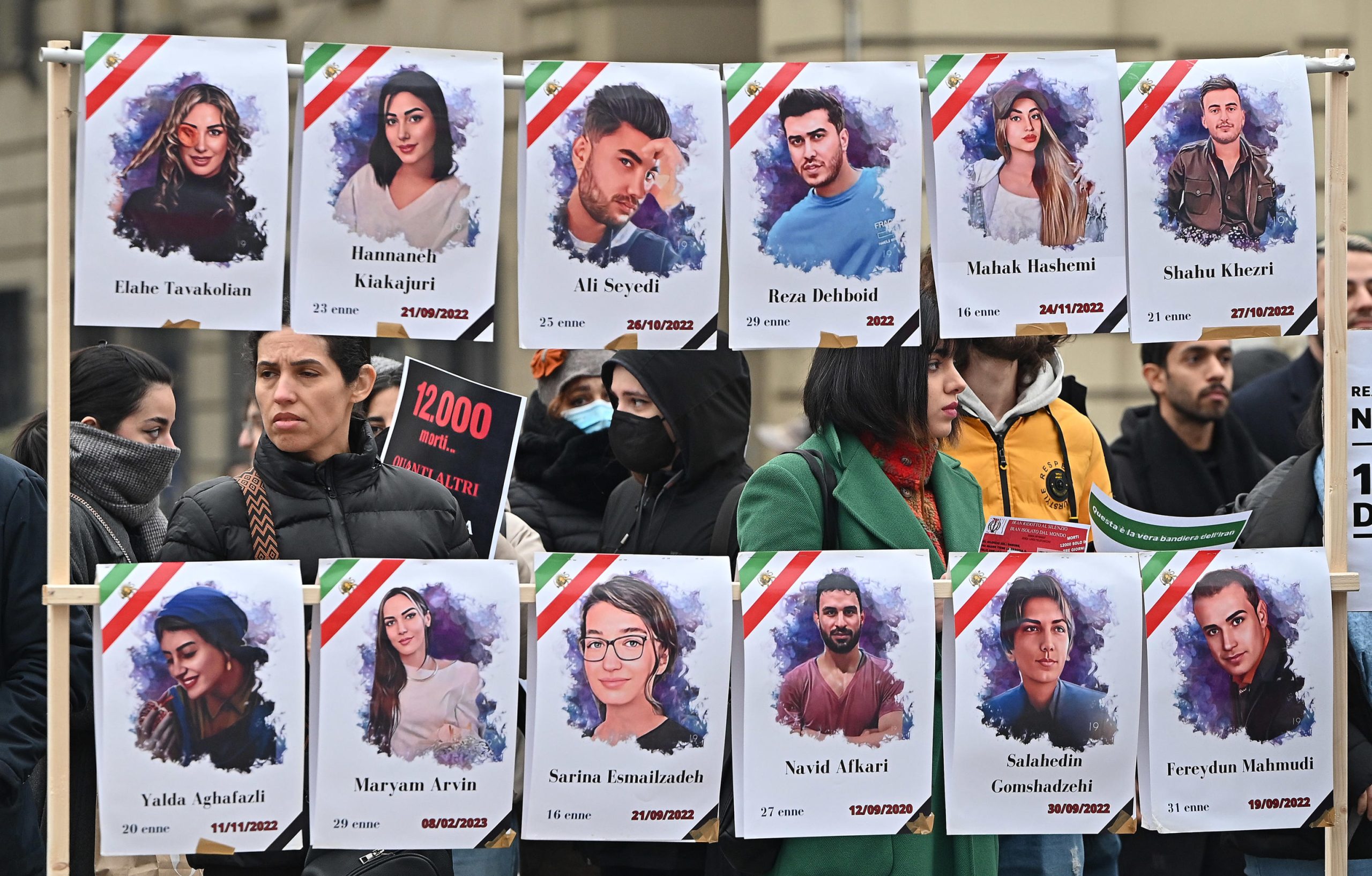 Il centrosinistra in piazza con Amnesty per l'Iran. Nascondendo per un giorno le divisioni